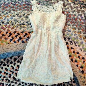 Jenny Yoo white lace dress with zipper back. Size: 4 #weddingguest #formal